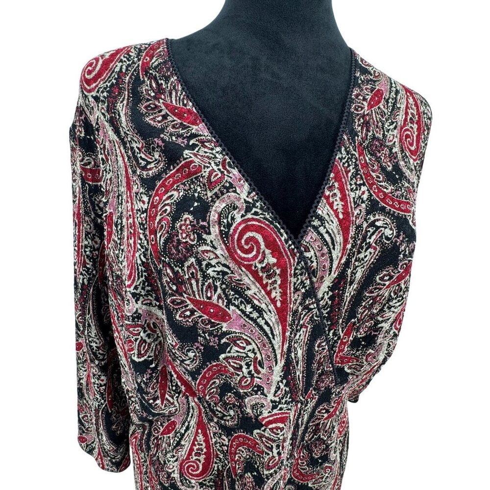East 5th Woman Babydoll Top Size 1X Black Red Paisley Textured Knit Empire Waist